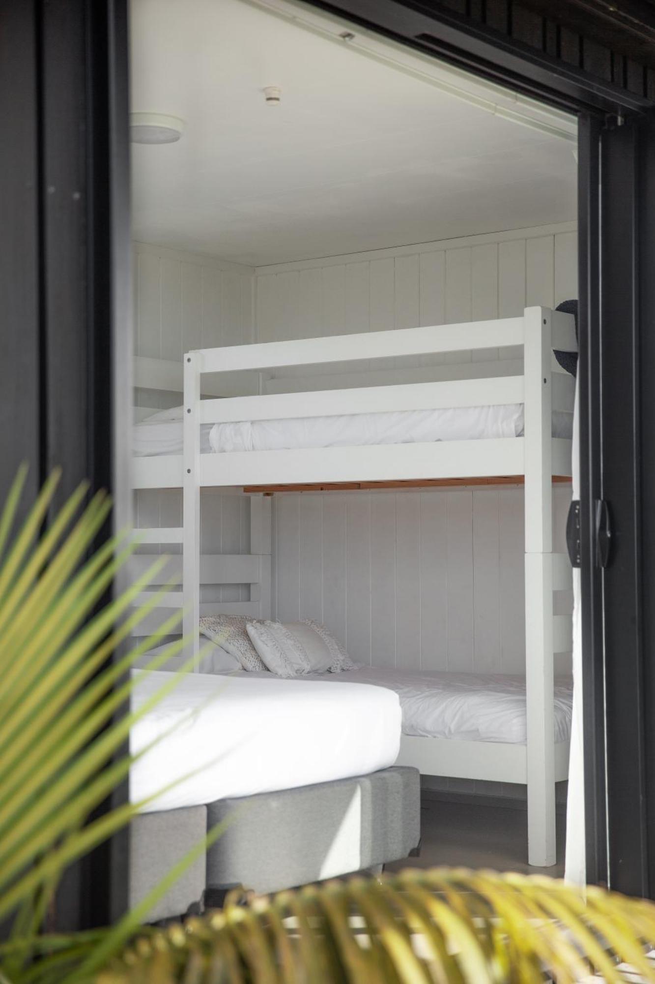 Hotel Aotearoa Surf Eco Pods à Te Arai Extérieur photo